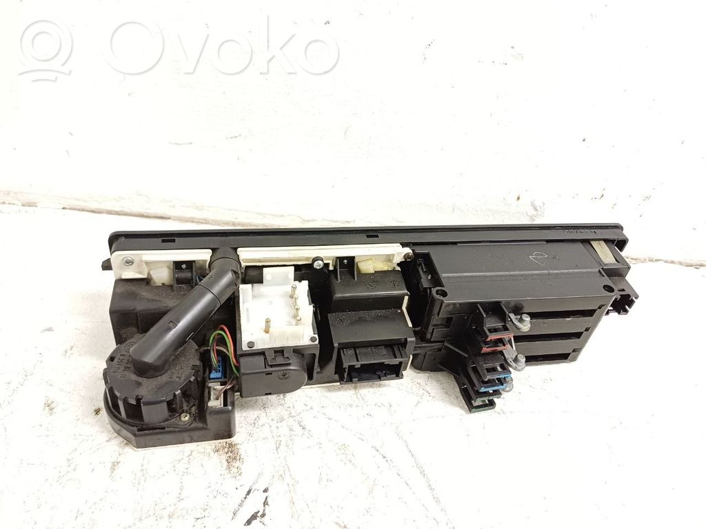 BMW 5 E34 Climate control unit 