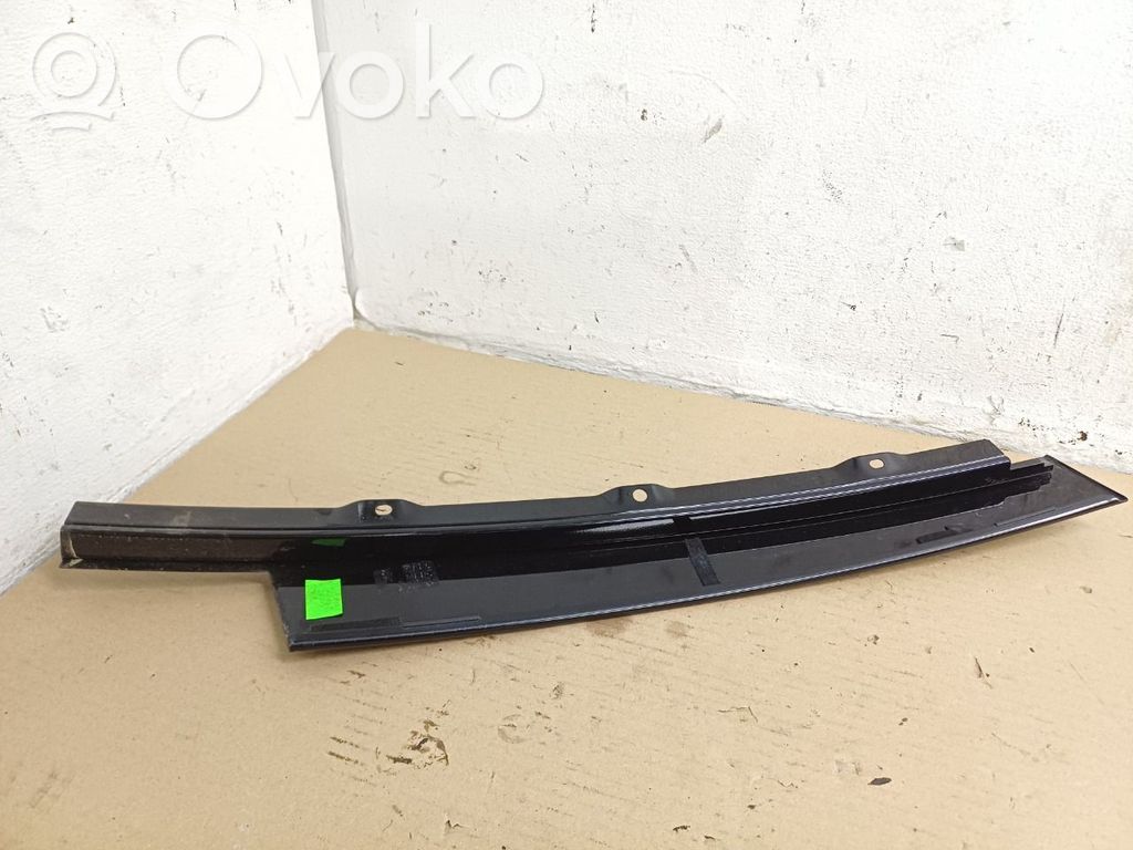 Volvo V70 Front door trim (molding) 