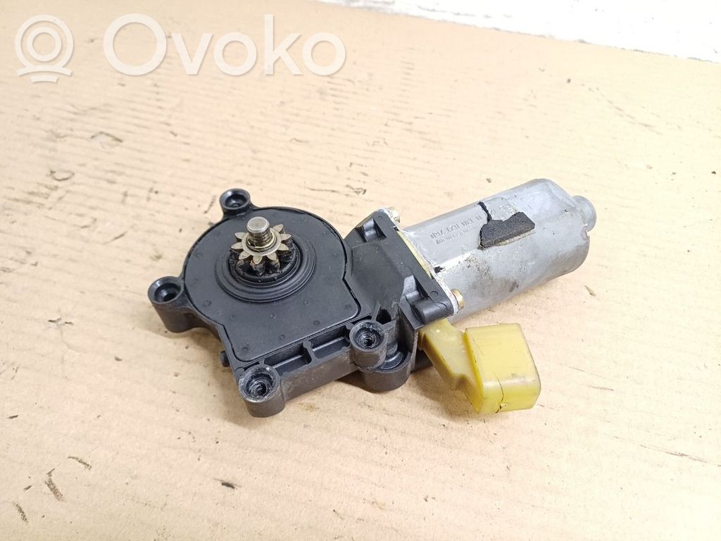 Silnik regulatora szyby drzwi przednich   0130821760,101353086