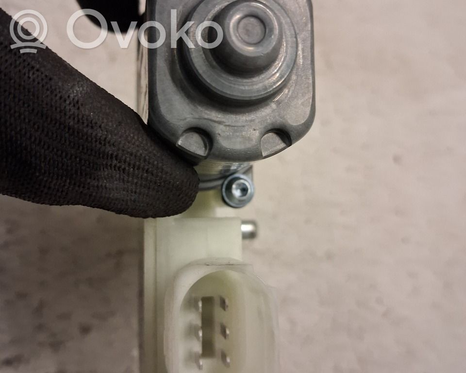 BMW 5 G30 G31 G38 Silnik regulatora szyby drzwi przednich 