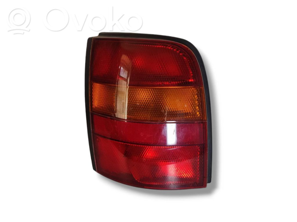 Nissan Micra Aizmugurējais lukturis virsbūvē 