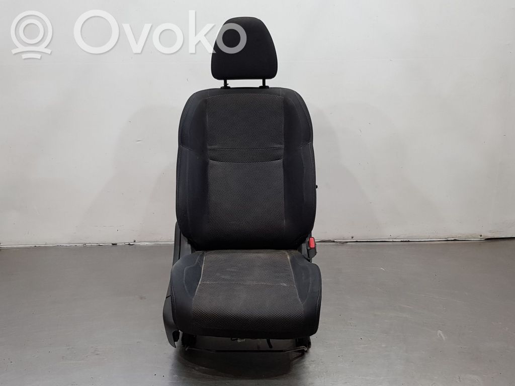 Nissan Qashqai Fotel przedni pasażera 