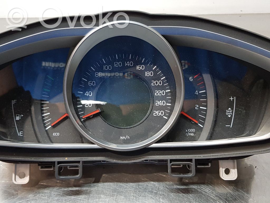 Volvo V40 Speedometer (instrument cluster) 