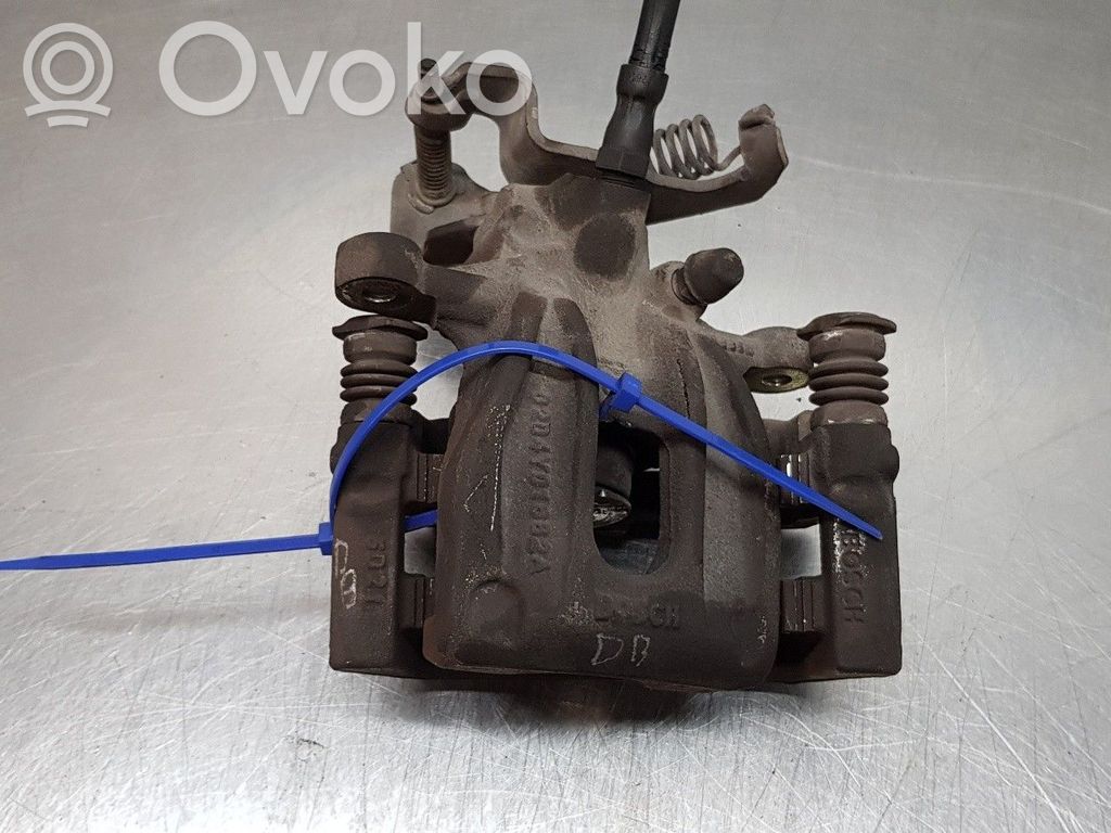 Ford Mondeo Mk III Supporto della pinza del freno posteriore 