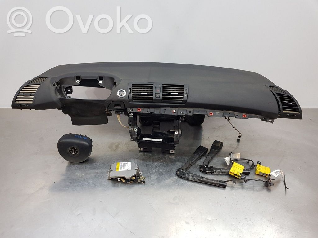 BMW 1 E81 E87 Oro pagalvių komplektas 