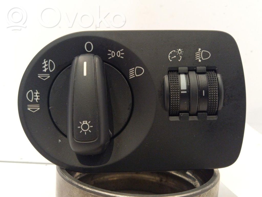 Light switch   10023656