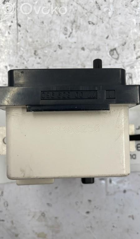 Renault Clio I Clock 
