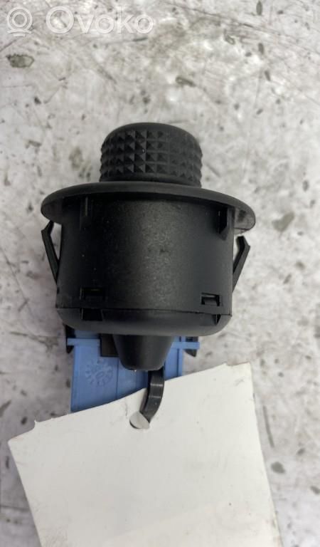 Peugeot 1007 Wing mirror switch 