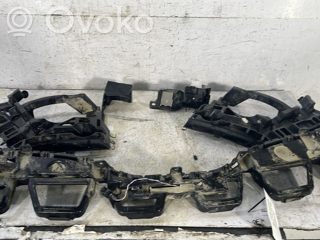 Renault Espace V (RFC) Staffa di rinforzo montaggio del paraurti posteriore