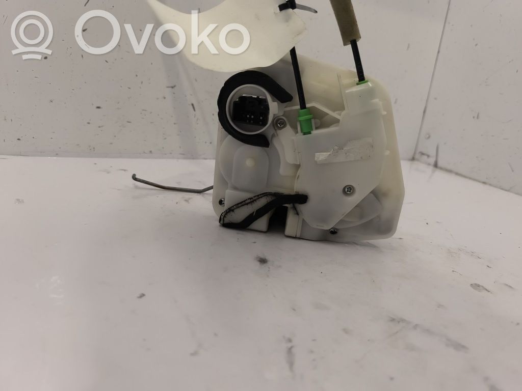 Priekšpusē slēdzene   BBP759310C