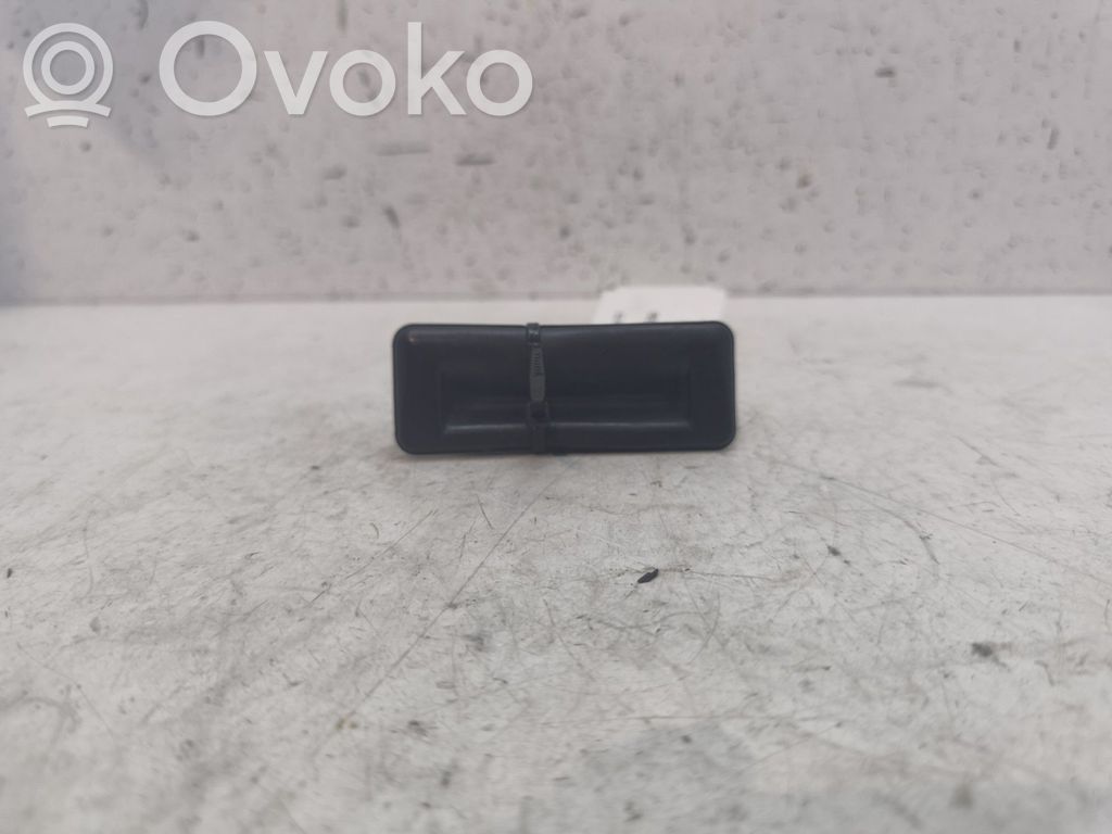 Tailgate opening switch   5J0827566E