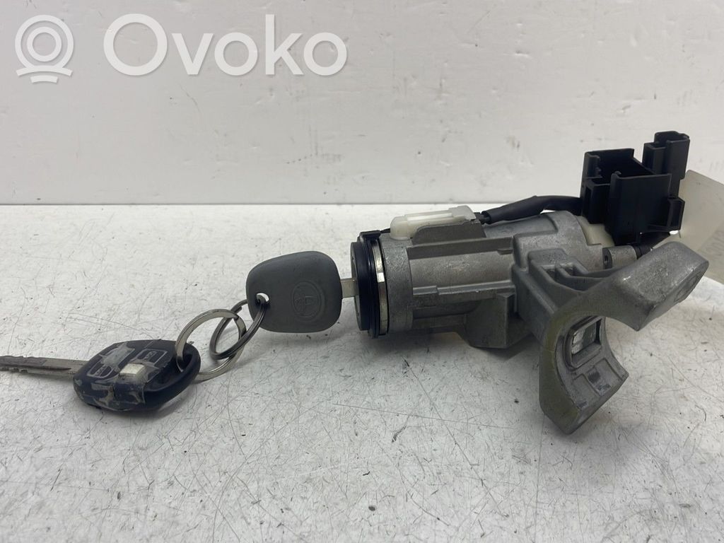 Toyota Corolla E120 E130 Užvedimo spynelė 