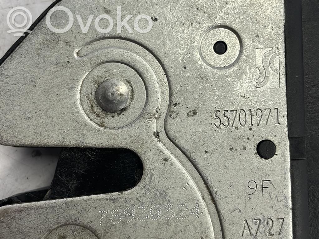 Opel Corsa D Spyna galinio dangčio 