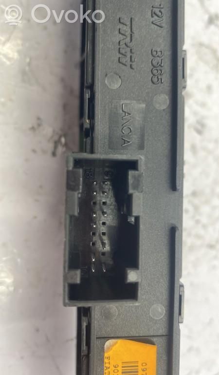 Hazard light switch   735531321