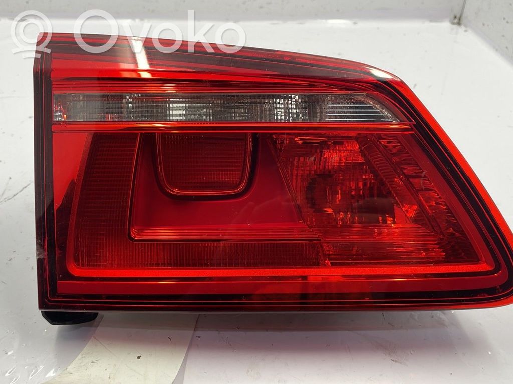 Volkswagen Golf Sportsvan Lampă spate în capacul portbagajului 