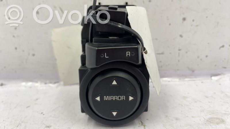 Wing mirror switch   93530H8200