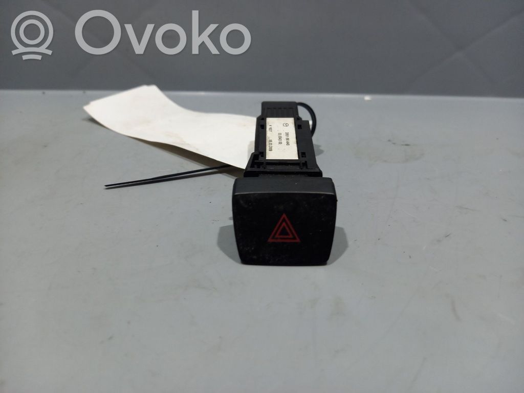 Schalter Warnblinkanlage   D651664H0