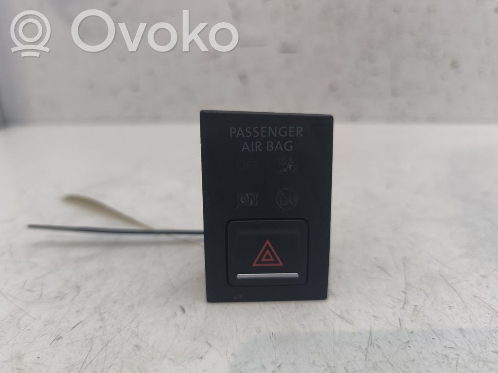 Volkswagen Golf VII Interruttore luci di emergenza
