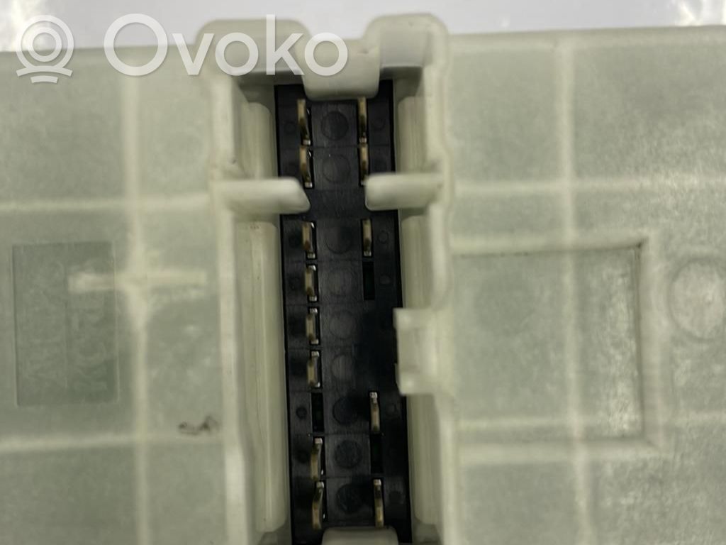 Nissan Note (E11) Electric window control switch 