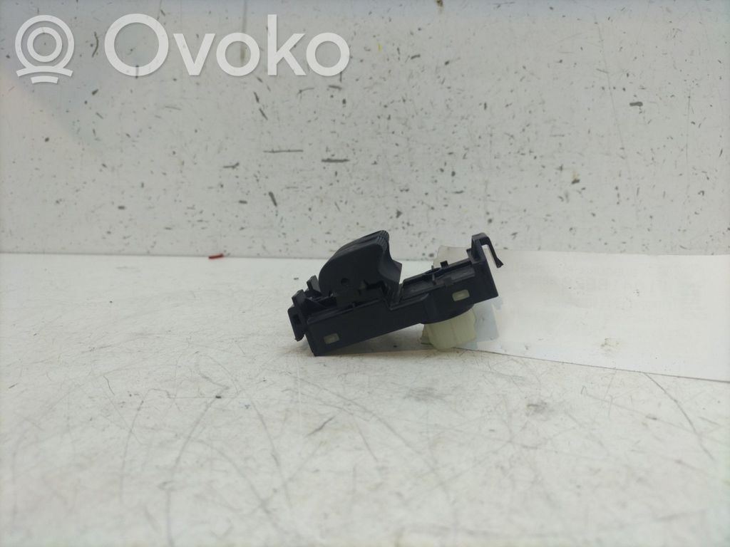 Interruptor del elevalunas eléctrico   B000892480