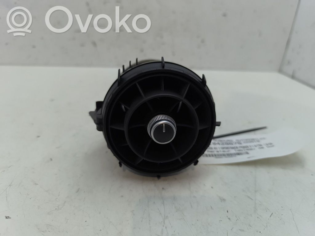 Audi A1 Boczna kratka nawiewu deski rozdzielczej 