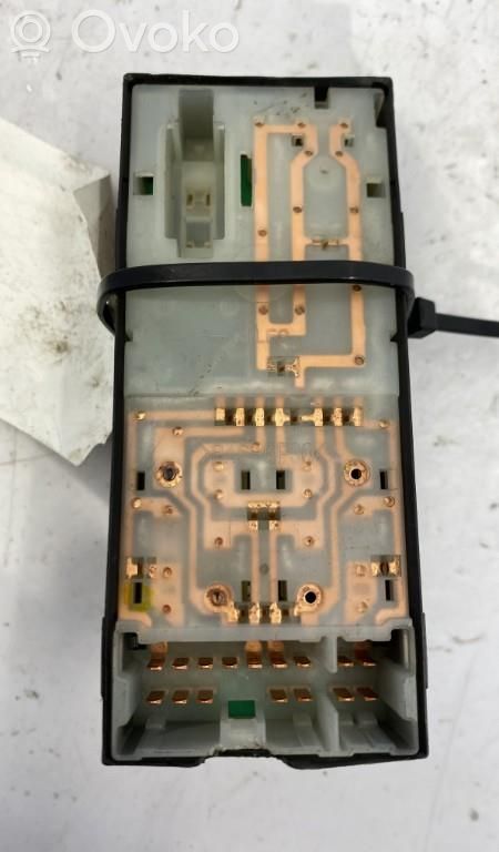 Interruptor del elevalunas eléctrico   25401BC60B