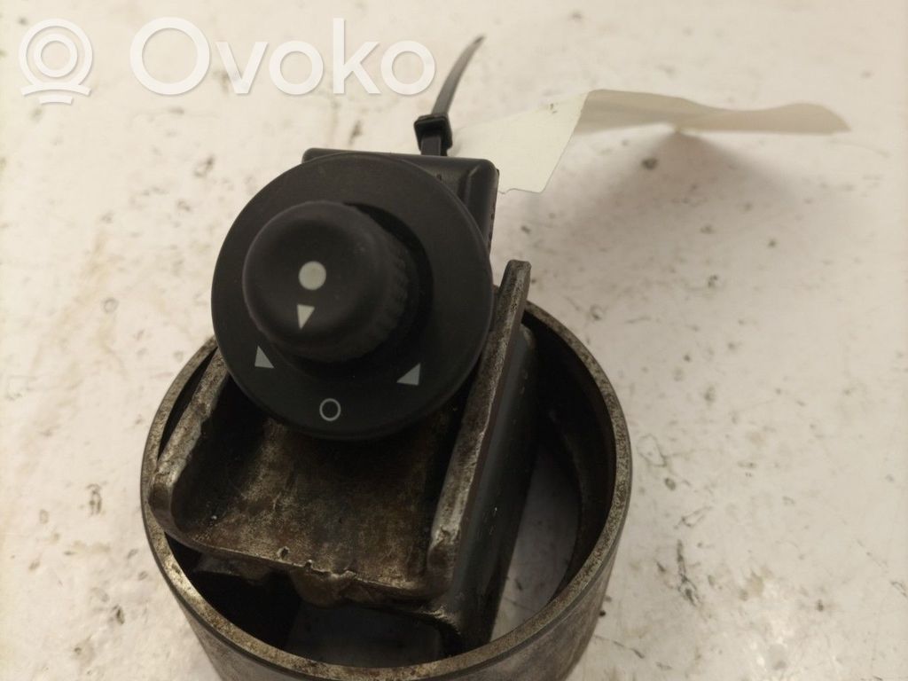 Peugeot 1007 Wing mirror switch 