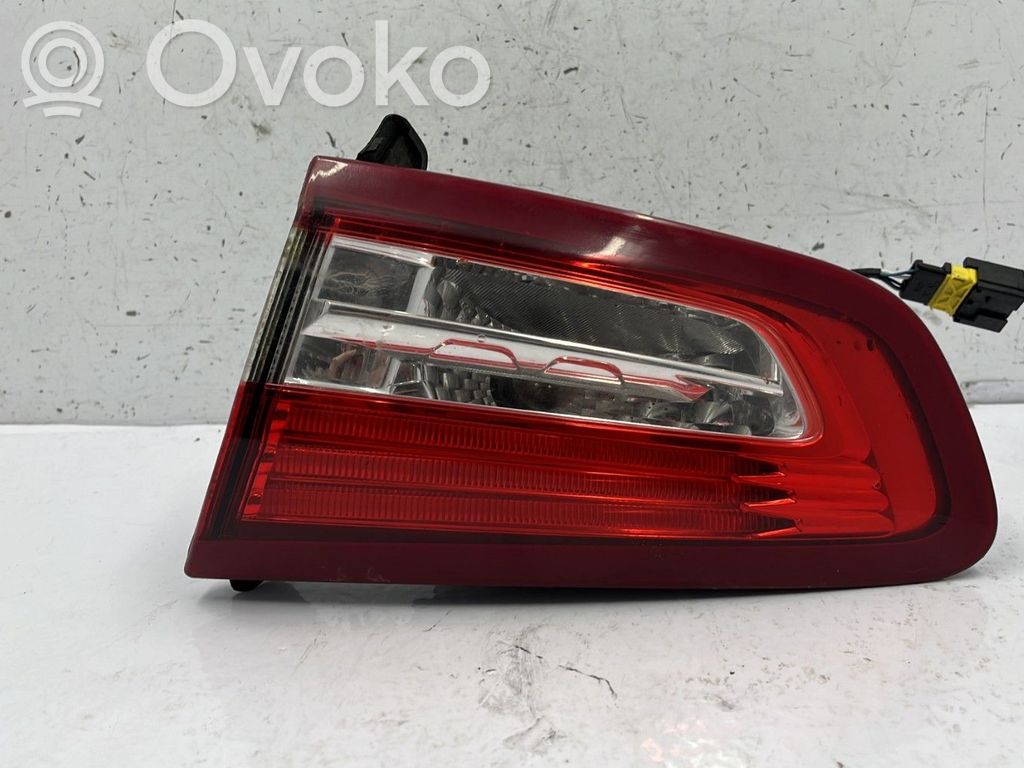 Citroen DS5 Lampy tylnej klapy bagażnika 