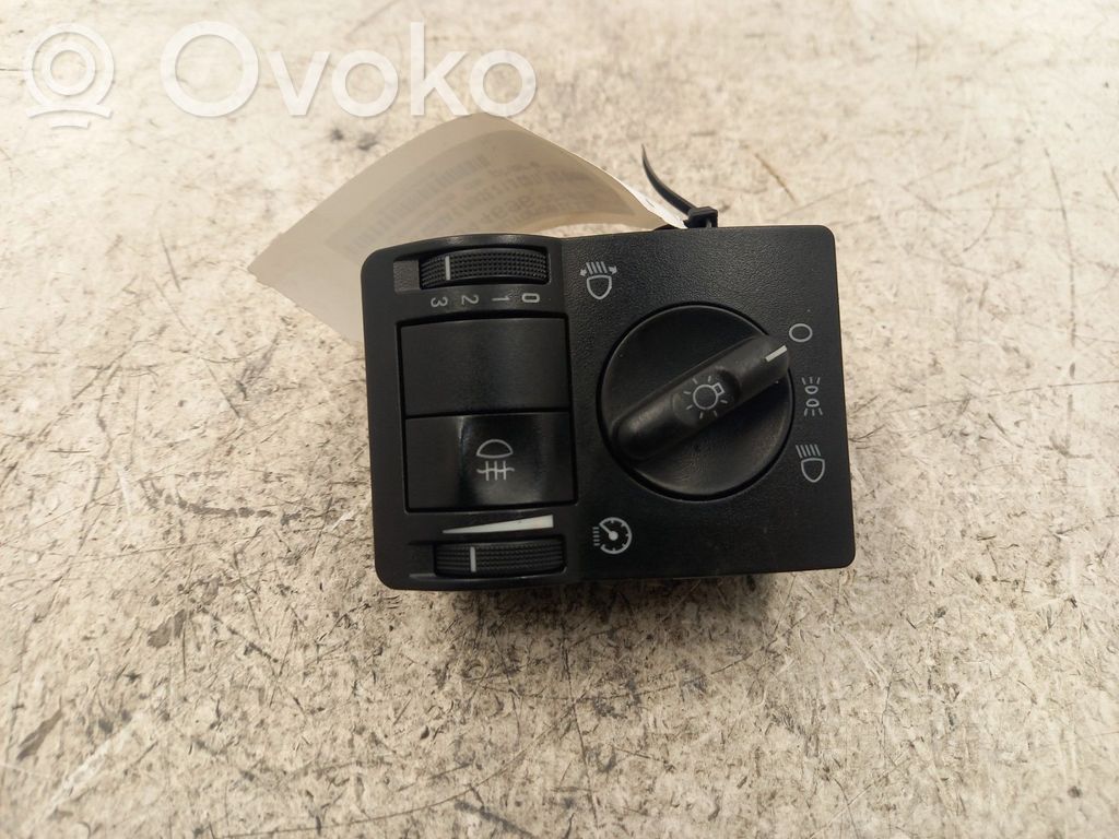 Light switch   9138124