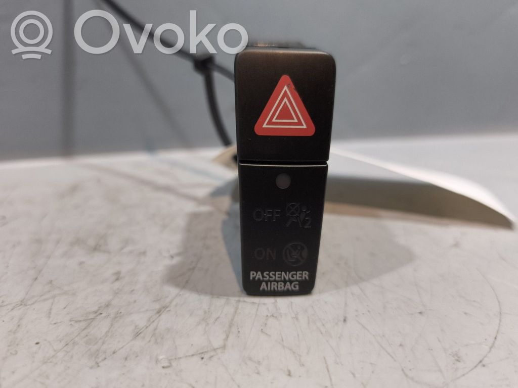 Botón interruptor de luz de peligro   3743052R015PK
