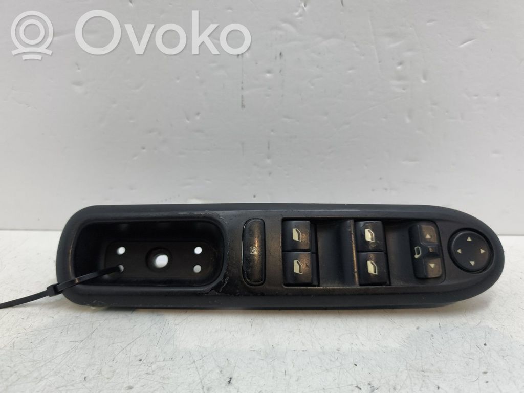 Peugeot 407 Electric window control switch 