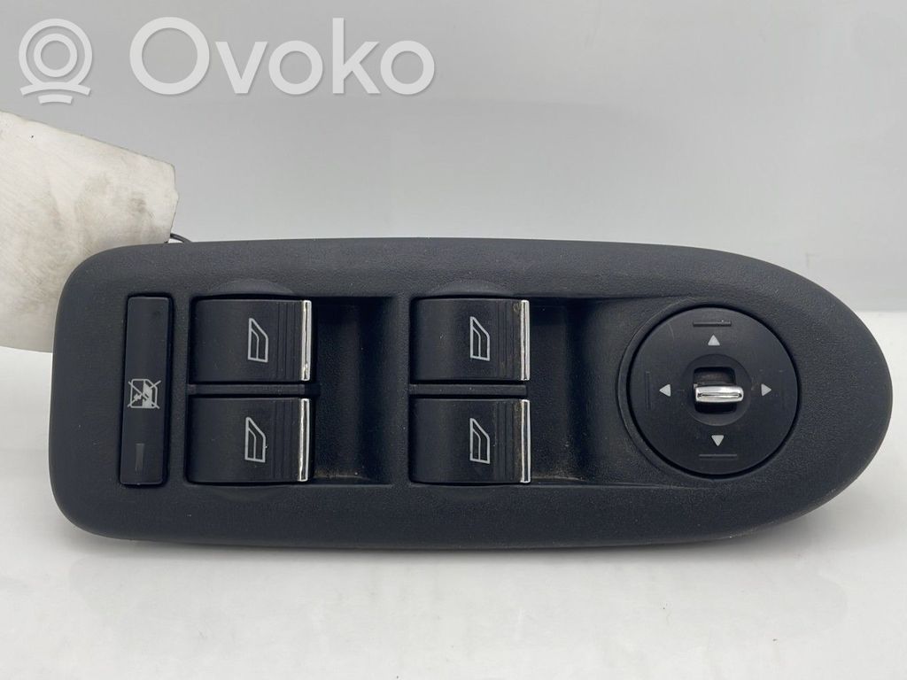 Ford C-MAX I Electric window control switch 