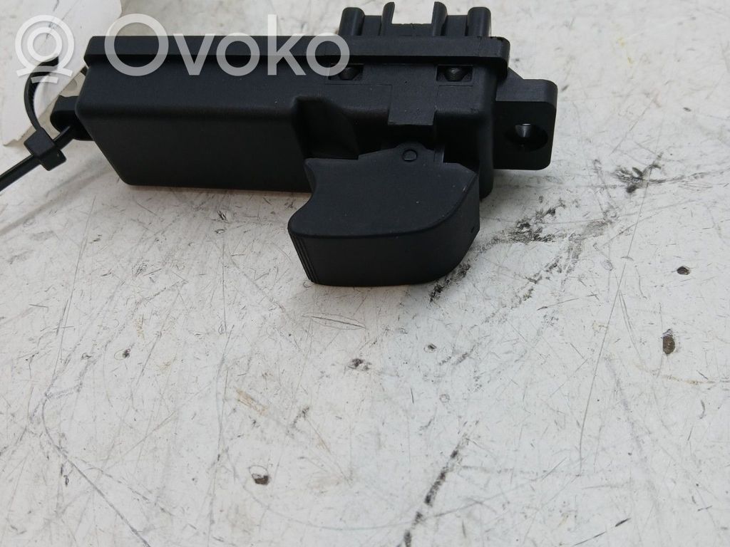 Electric window control switch   D65166370