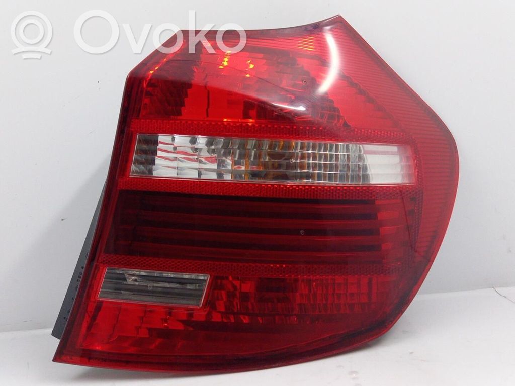 BMW 1 E81 E87 Aizmugurējais lukturis virsbūvē 