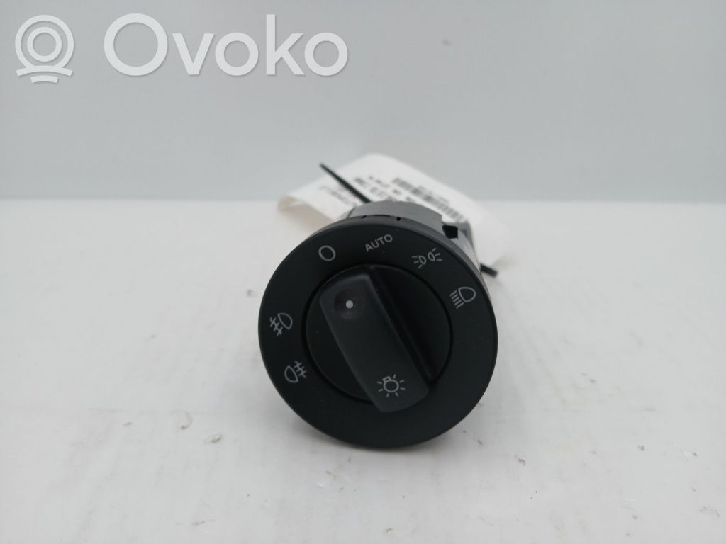 Valokatkaisija   8E0941531D5PR