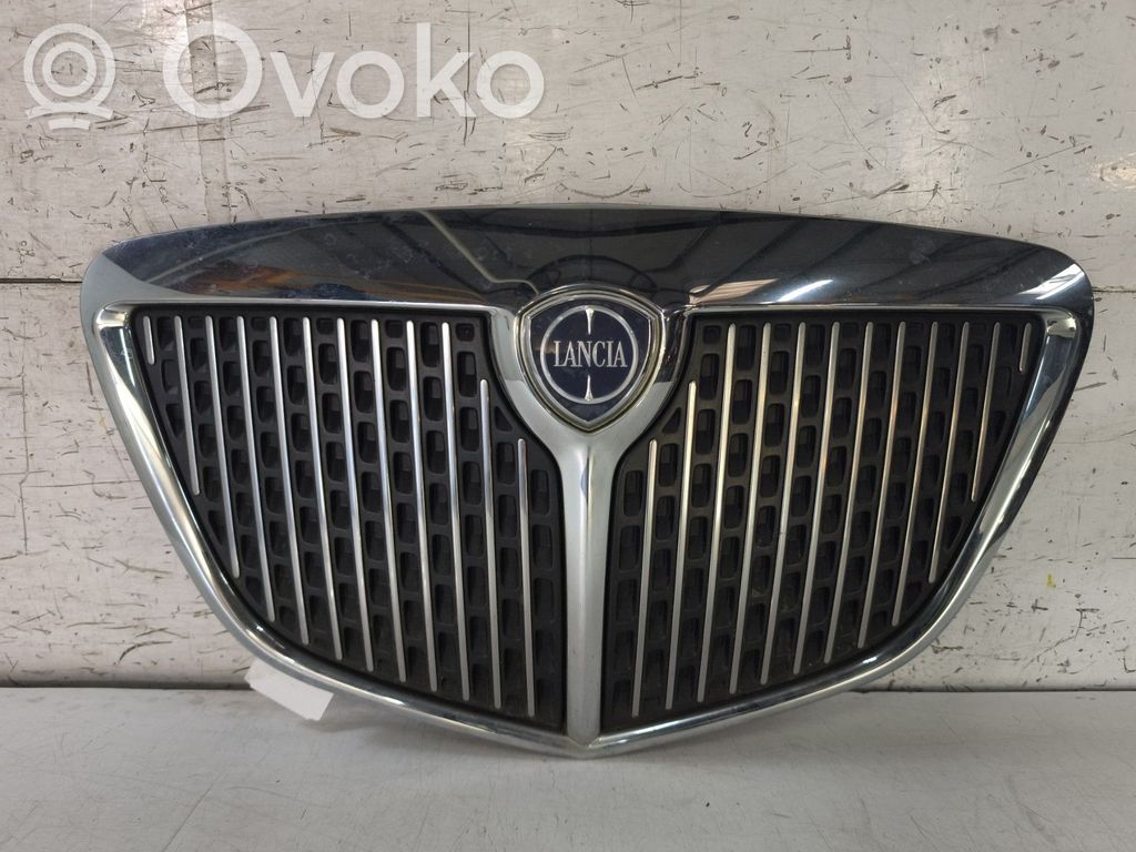 Front grill   735463330