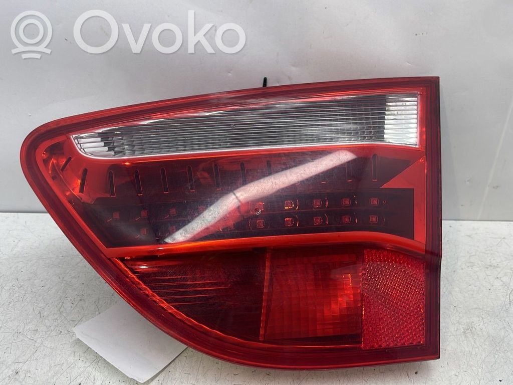 Lampy tylnej klapy bagażnika   3R9945094A