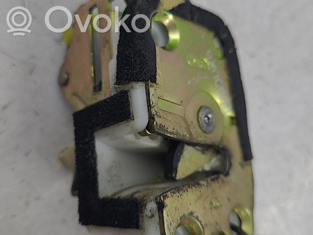 Serrure de porte avant