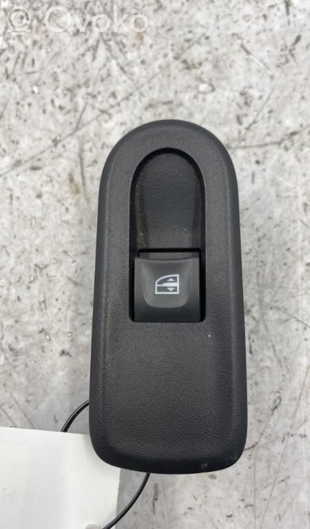 Dacia Duster Electric window control switch 
