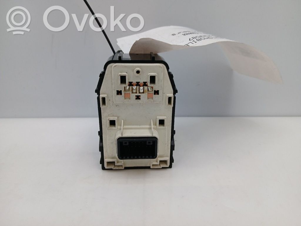 Wing mirror switch   93530H8000