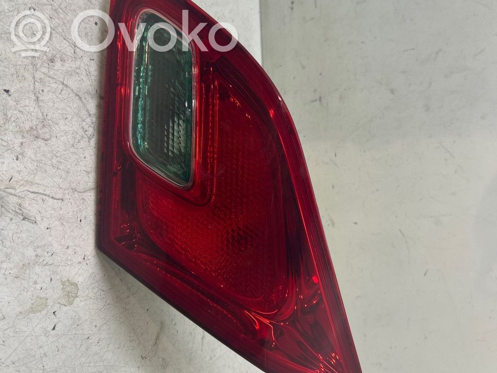 Opel Astra J Lampă spate în capacul portbagajului 