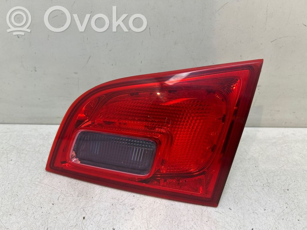 Opel Astra J Feux arrière sur hayon 