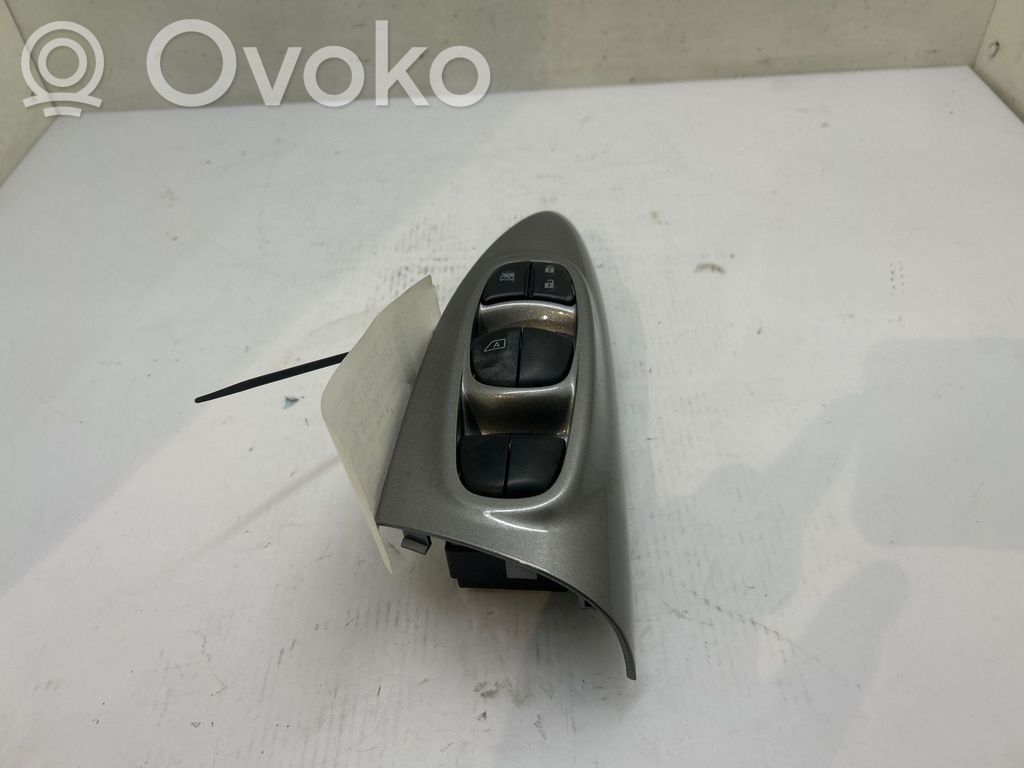 Nissan Juke I F15 Comutator comandă geamuri electrice
