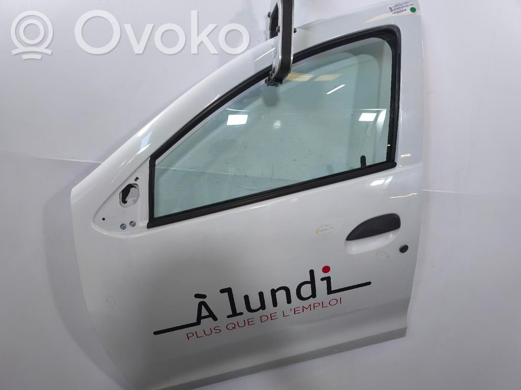 Dacia Sandero Дверь