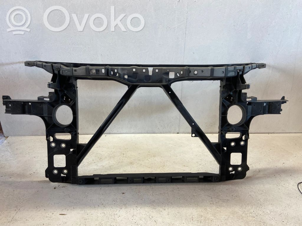 Audi Q7 4L Pas przedni 