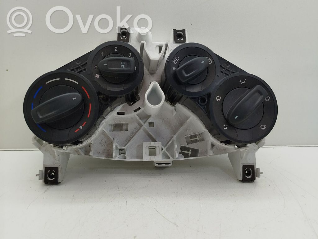 Climate control unit   1568587
