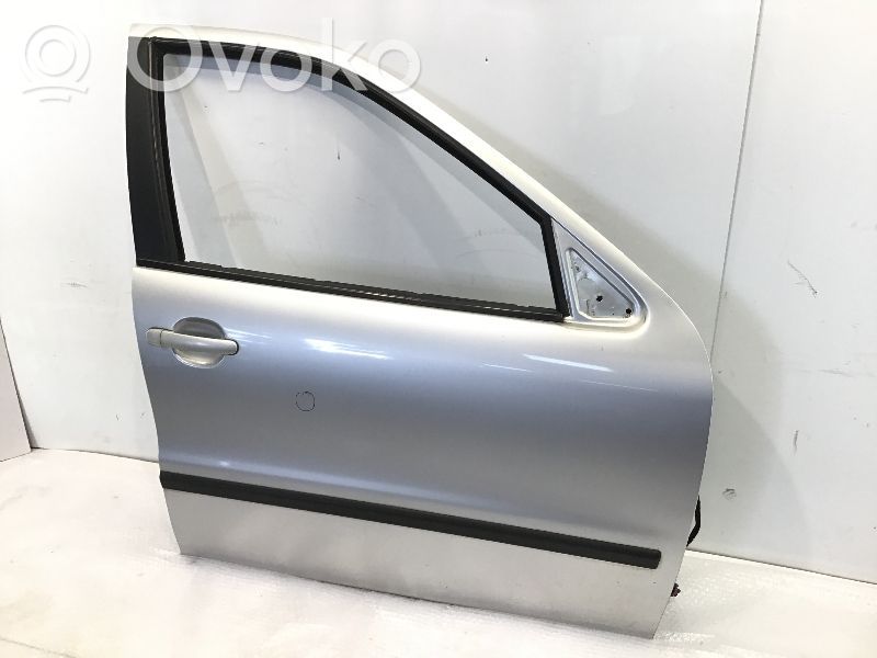 Puerta delantera   1M0831056M