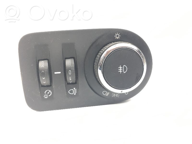 Light switch   13310330