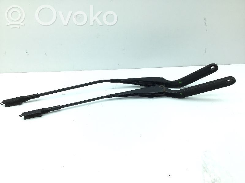 Front wiper blade arm   61617169971