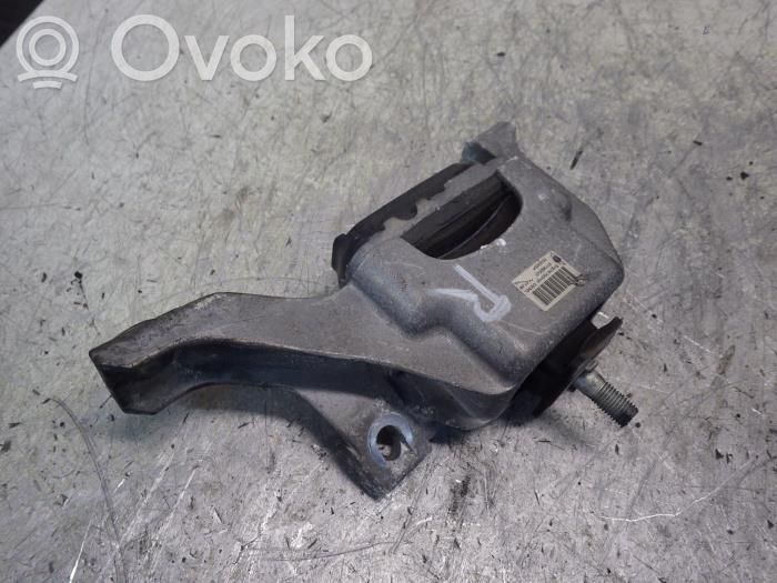Engine mounting bracket   677980501